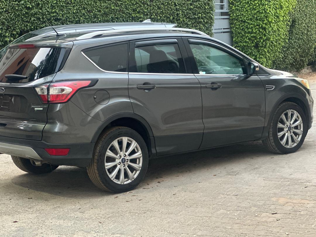 Ford Escape Titanium 2017 – Essence, Automatique, Full Options